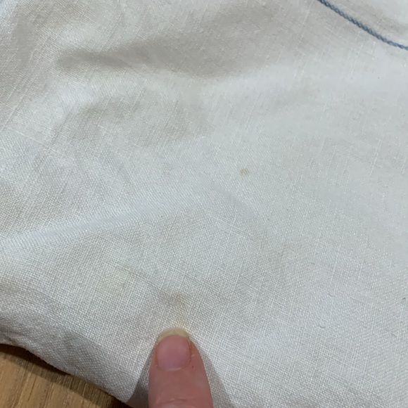 Vintage linen w Asian temples cross stitching throughout in good condition 50”sq - Picture 4 of 6